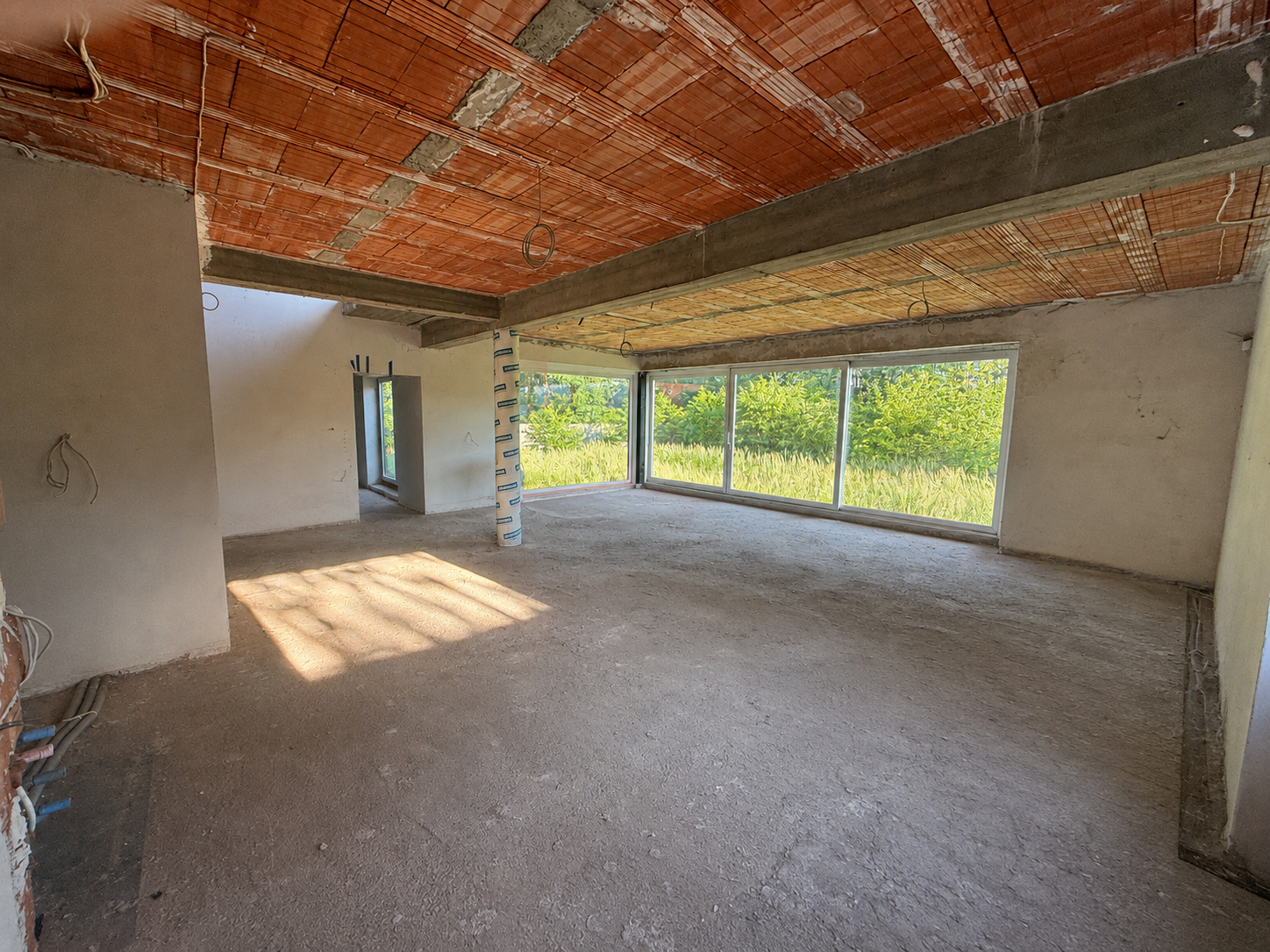 Nowoczesny dom w spokojnej okolicy blisko plaży (250m2), (17,1 Arów).