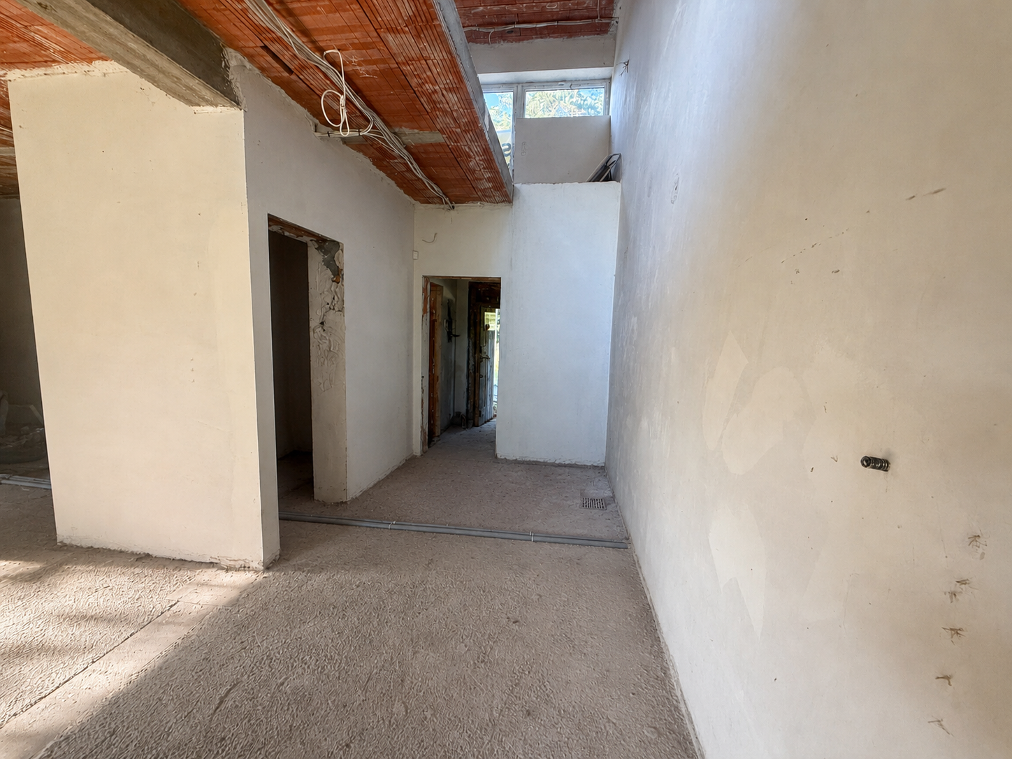 Nowoczesny dom w spokojnej okolicy blisko plaży (250m2), (17,1 Arów).