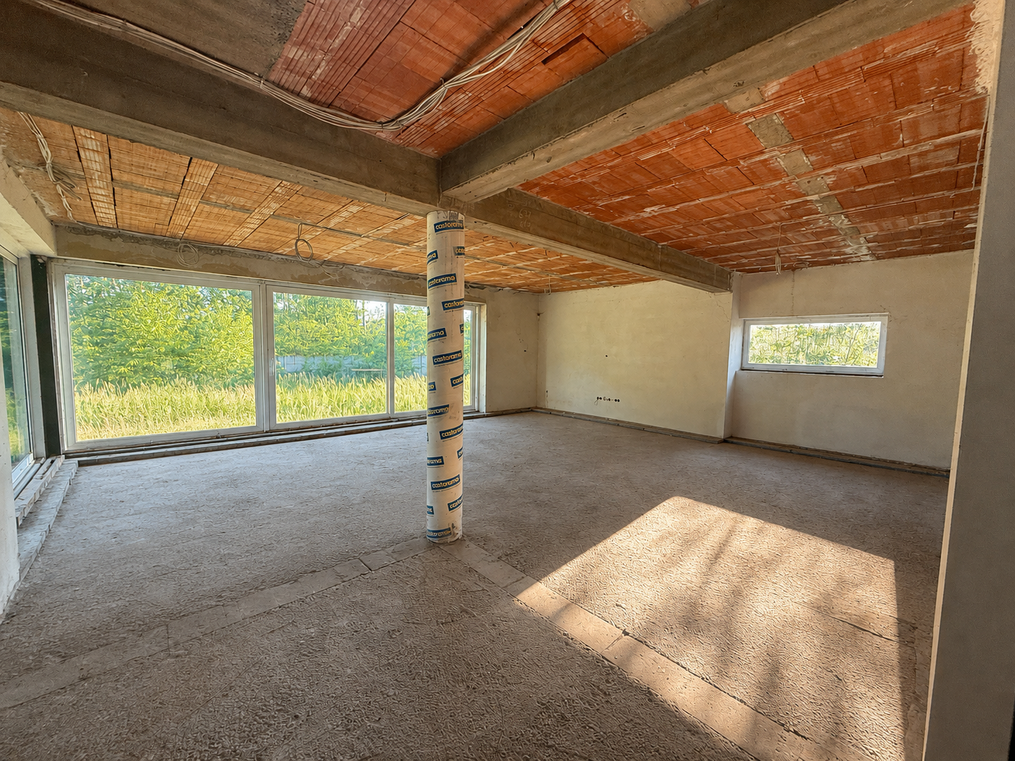 Nowoczesny dom w spokojnej okolicy blisko plaży (250m2), (17,1 Arów).