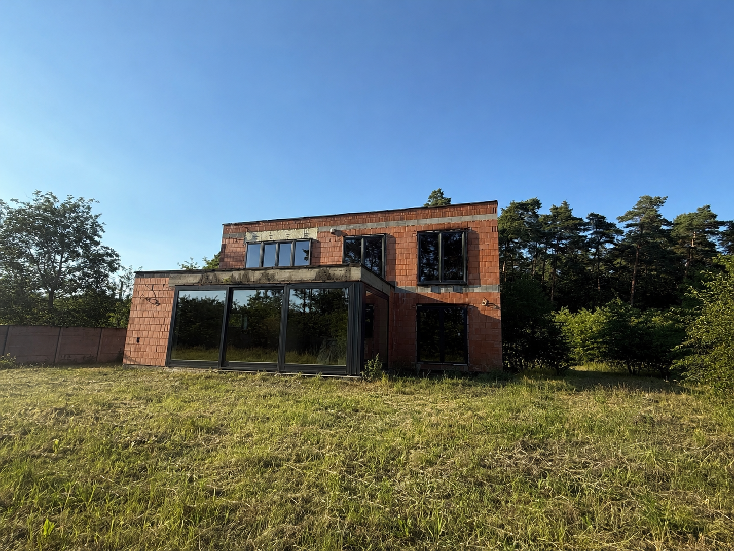 Nowoczesny dom w spokojnej okolicy blisko plaży (250m2), (17,1 Arów).
